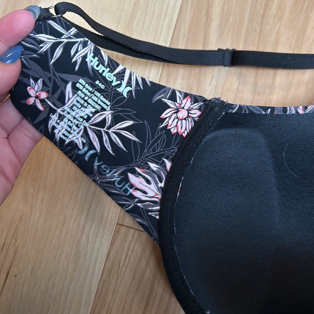 Bras - Picture 3 of 4